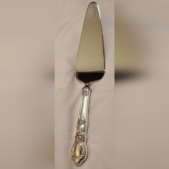 1953 'Heritage' Silverplate Servingware - Picture 4 of 7